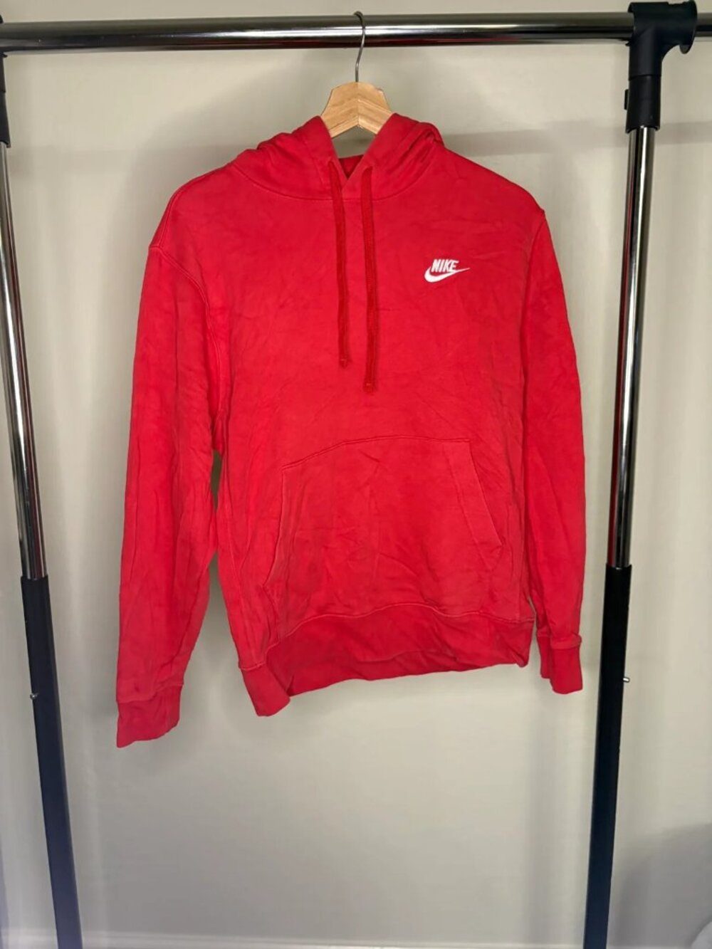 Nike Sportswear Club Red Pullover Hoodie Embroidered Swoosh Logo Mens Size S